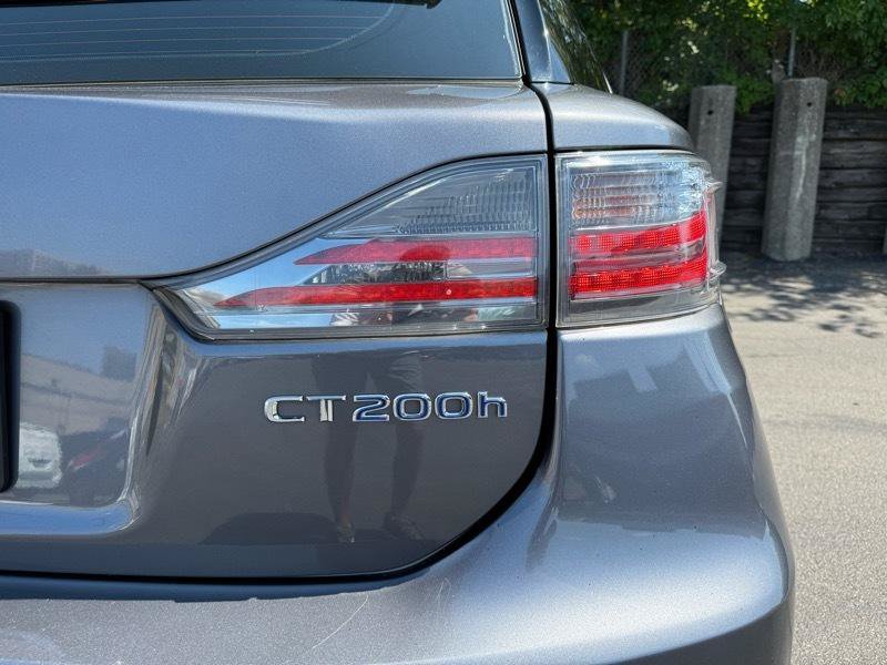 Used 2015 Lexus CT 200h w/ Navigation Package FWD image 12