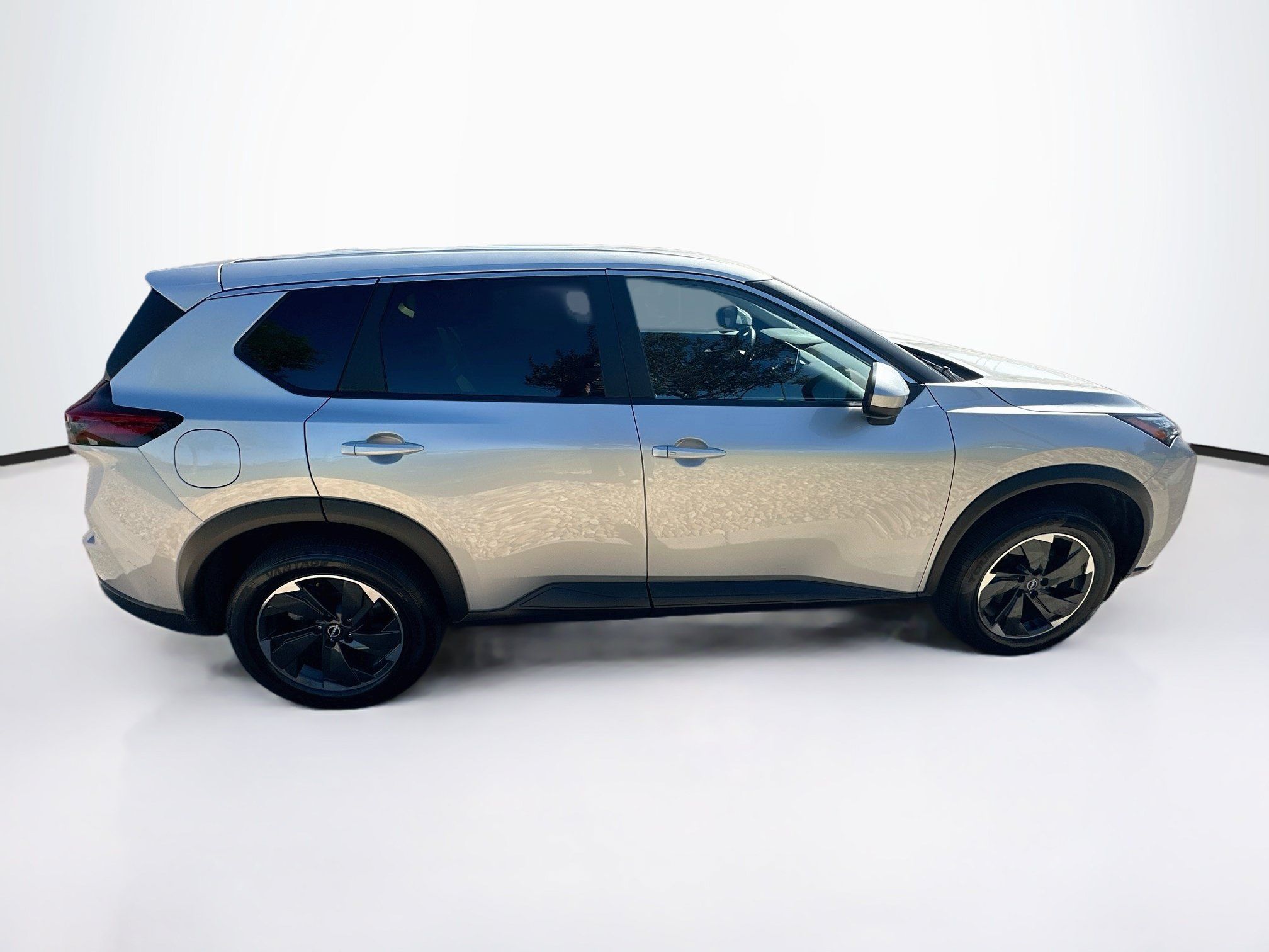 Used 2025 Nissan Rogue SV AWD/4WD image 10