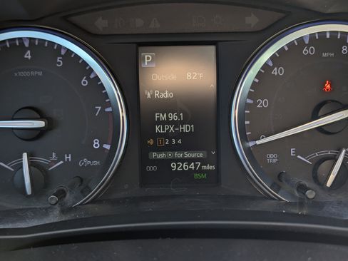 Used 2018 Toyota Highlander Limited image 12