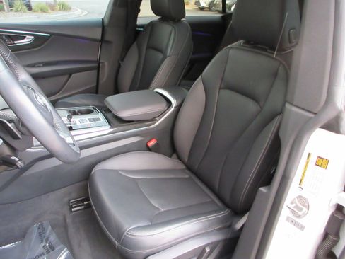 Used 2020 Audi Q8 Premium Plus image 33