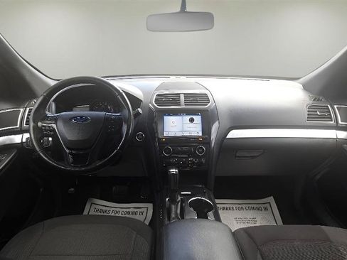 Used 2017 Ford Explorer XLT w/ Equipment Group 201A AWD/4WD image 19