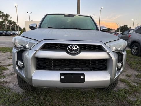 Used 2019 Toyota 4Runner SR5 AWD/4WD image 2