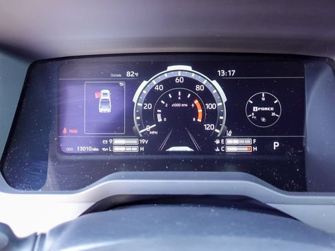 Used 2024 Toyota Tundra Limited AWD/4WD image 17