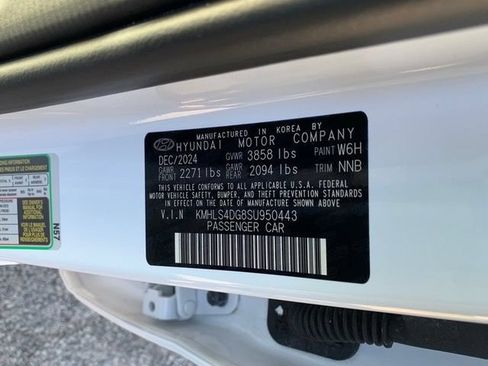 Certified 2025 Hyundai Elantra SEL FWD image 30