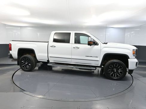 Used 2017 GMC Sierra 2500 Denali AWD/4WD image 4