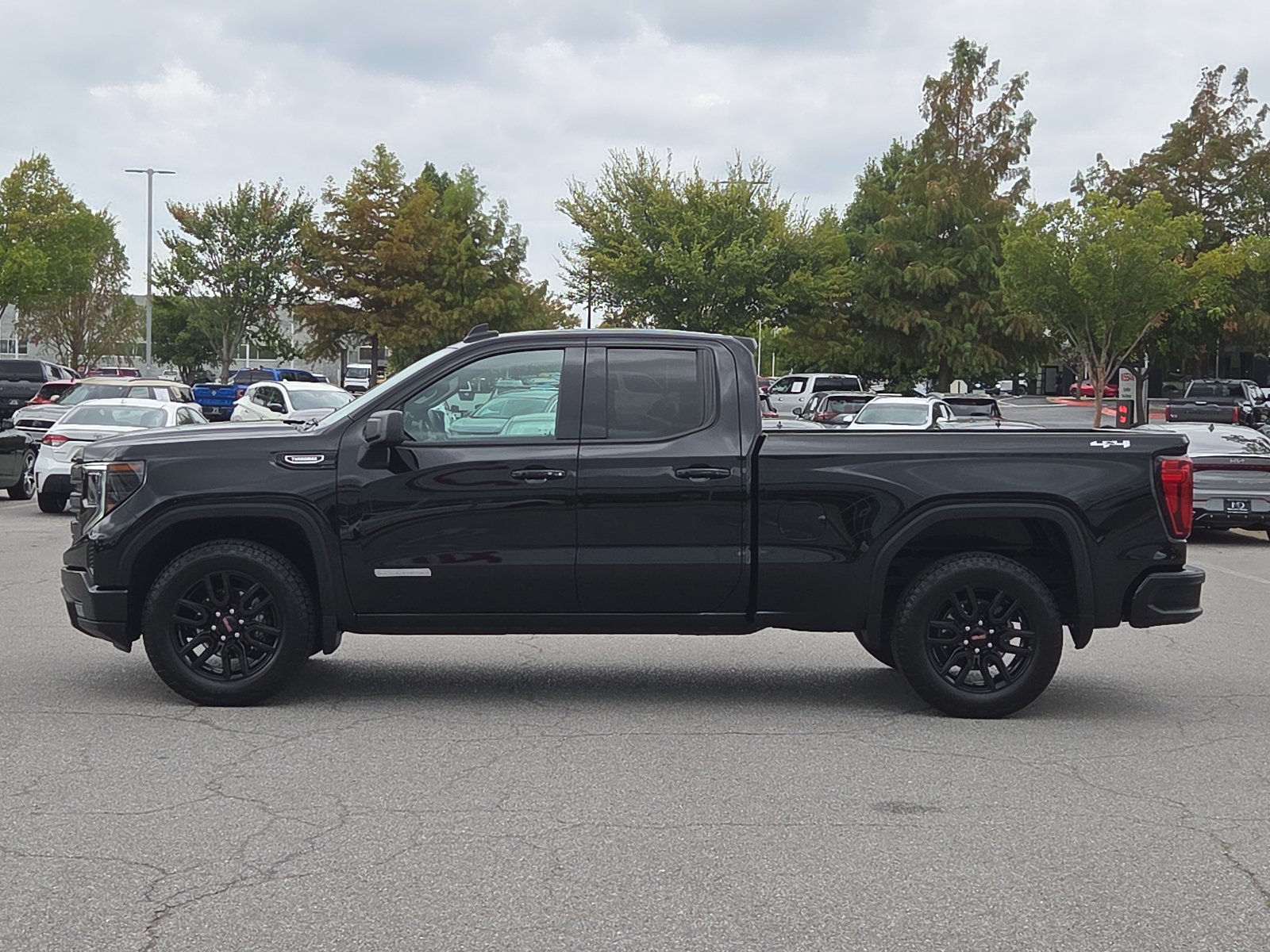 Used 2024 GMC Sierra 1500 Elevation AWD/4WD image 3