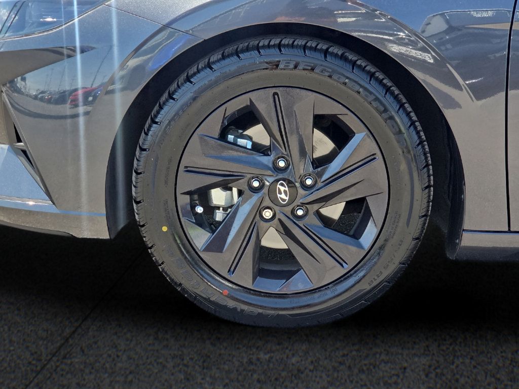 Used 2021 Hyundai Elantra SEL FWD image 8
