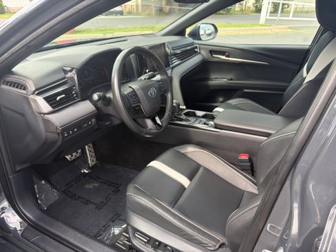 Used 2025 Toyota Camry SE FWD image 9