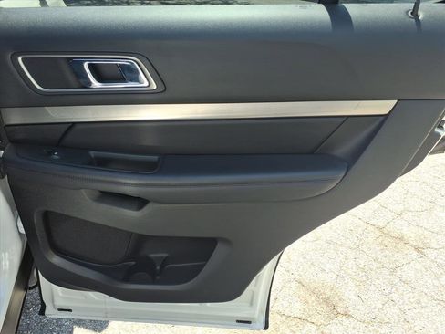 Used 2018 Ford Explorer XLT w/ Equipment Group 202A AWD/4WD image 19