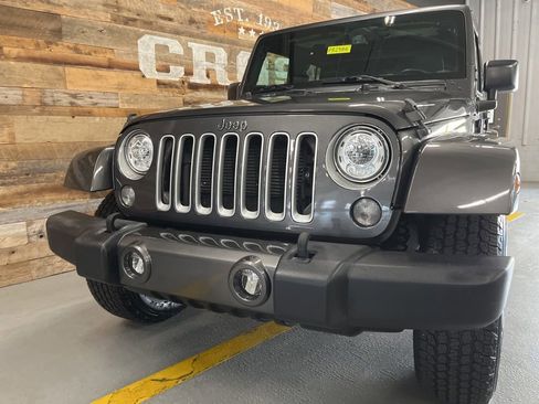 Used 2017 Jeep Wrangler Unlimited Sahara w/ Connectivity Group AWD/4WD image 24