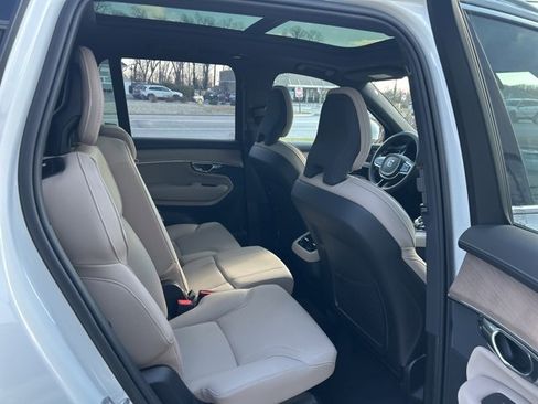 Used 2025 Volvo XC90 B5 Plus image 13