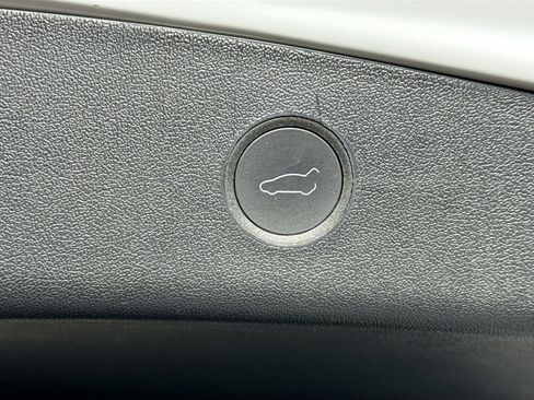 Used 2022 Tesla Model 3 Standard Range image 30