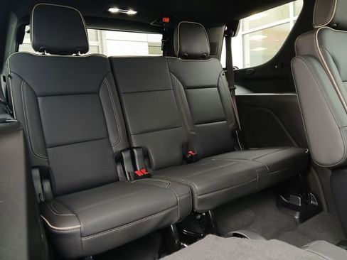 Certified 2022 GMC Yukon SLT w/ SLT Luxury Package AWD/4WD image 19