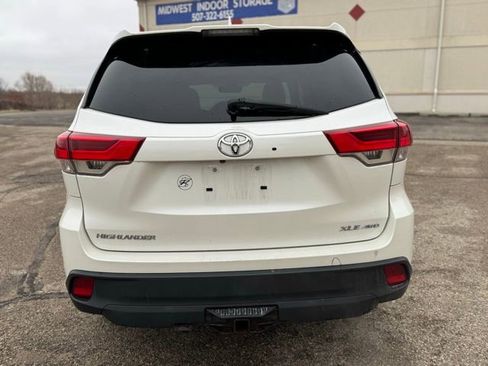 Used 2017 Toyota Highlander XLE w/ Carpet Mat Package image 14