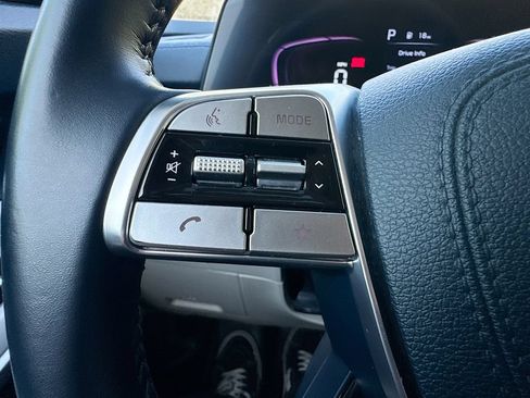 Used 2024 Kia Telluride EX w/ EX Captain's Chair Package FWD image 12