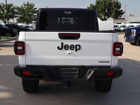 Used 2020 Jeep Gladiator Sport w/ Quick Order Package 24S AWD/4WD image 4