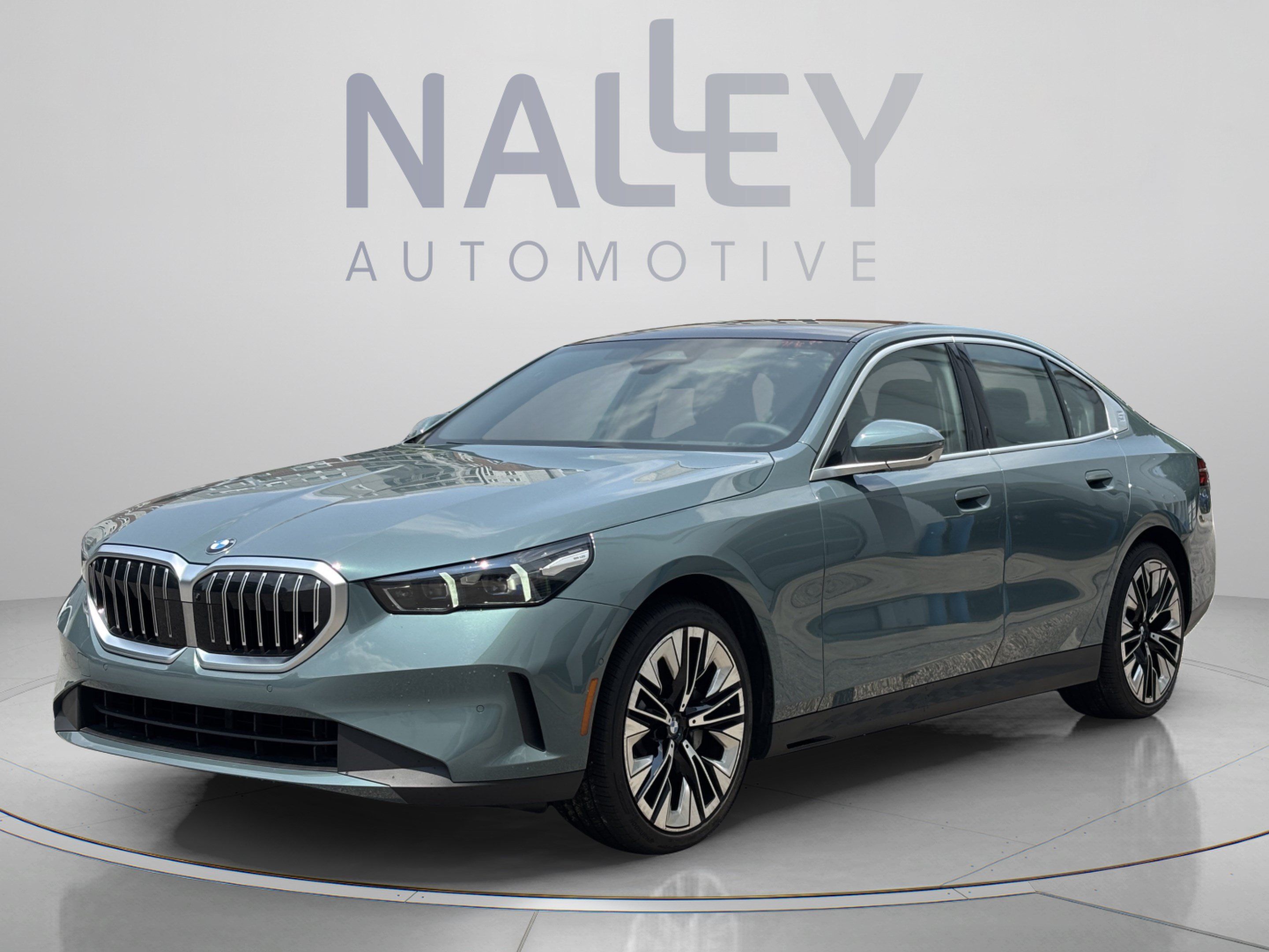 Used 2026 BMW 530i RWD image 1
