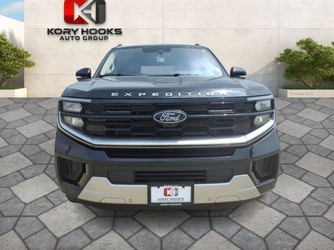 Used 2025 Ford Expedition Platinum AWD/4WD image 6