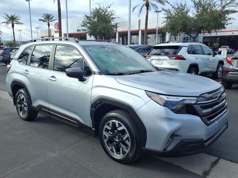 Used 2025 Subaru Forester Premium w/ Convenience Package #2 image 5