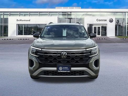 Used 2024 Volkswagen Atlas Peak Edition SE AWD/4WD image 2