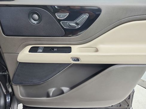 Used 2023 Lincoln Aviator Reserve w/ Elements Package Plus image 40