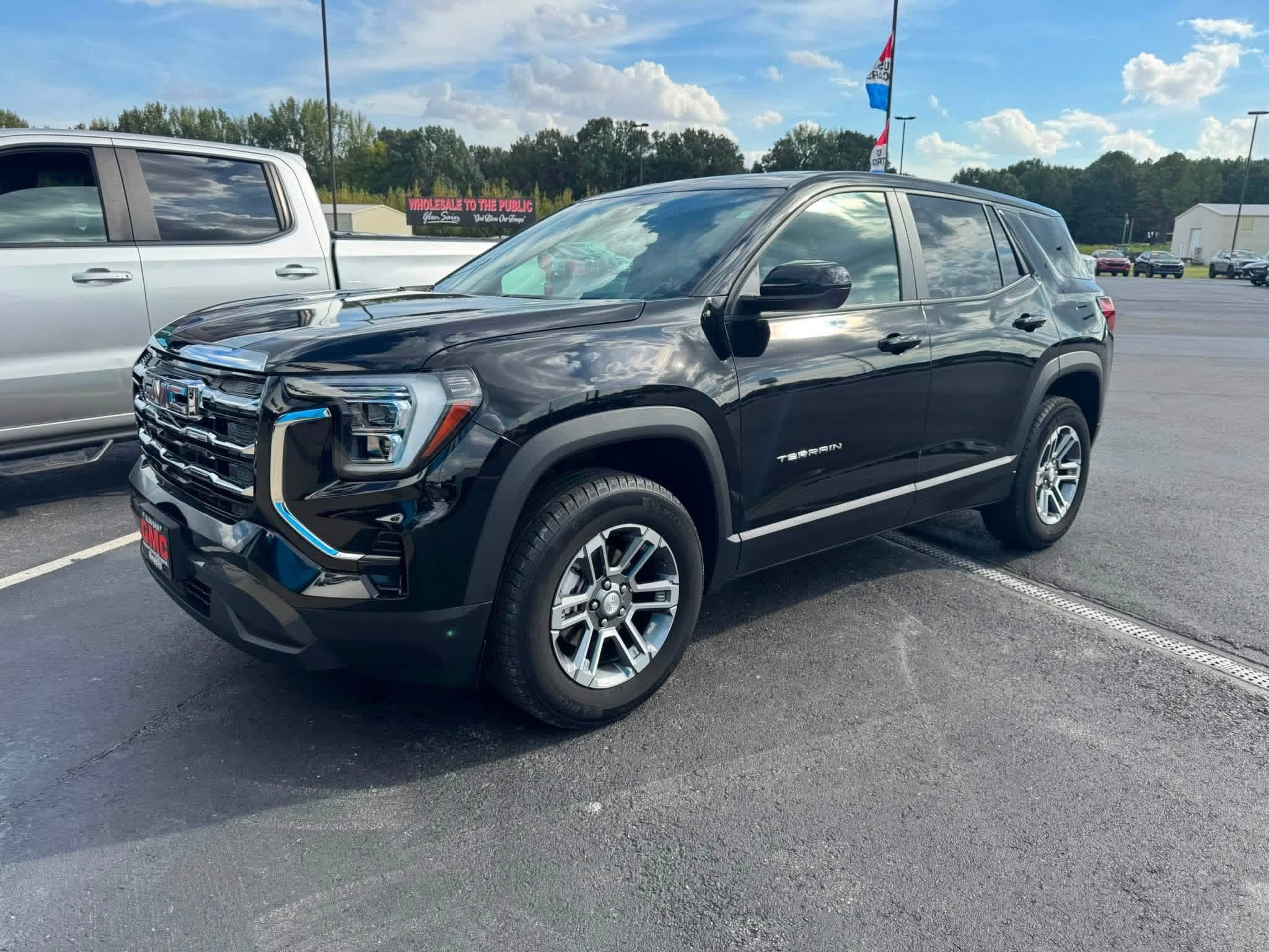 Used 2025 GMC Terrain Elevation AWD/4WD image 1
