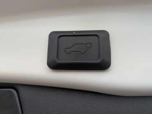 Used 2024 Toyota RAV4 XLE w/ Convenience Package FWD image 31