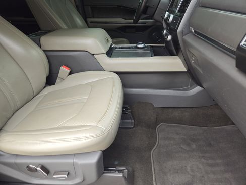 Used 2021 Ford Expedition Limited RWD image 16