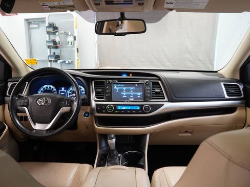 Used 2015 Toyota Highlander XLE AWD/4WD image 21