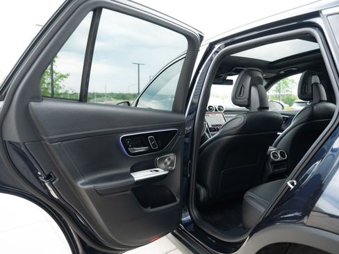 Used 2024 Mercedes-Benz GLC 300 4MATIC image 30