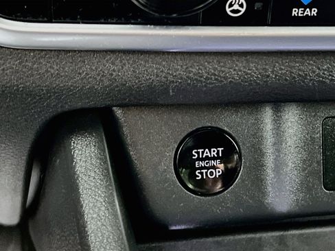 Used 2025 Nissan Rogue SL w/ SL Premium Package FWD image 23