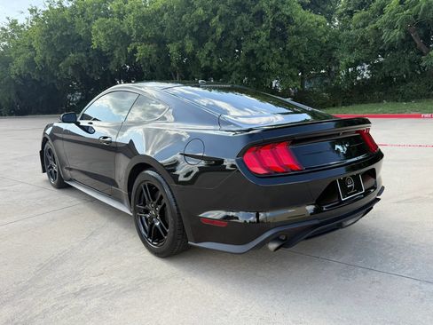 Used 2019 Ford Mustang Premium RWD image 4