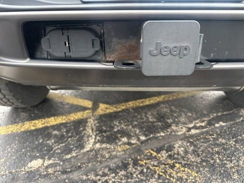 Used 2015 Jeep Cherokee Trailhawk w/ Leather Interior Group image 12