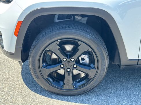 Used 2023 Jeep Grand Cherokee L Laredo AWD/4WD image 10