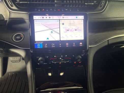 Used 2023 Jeep Grand Cherokee Limited w/ Luxury Tech Group II AWD/4WD image 18