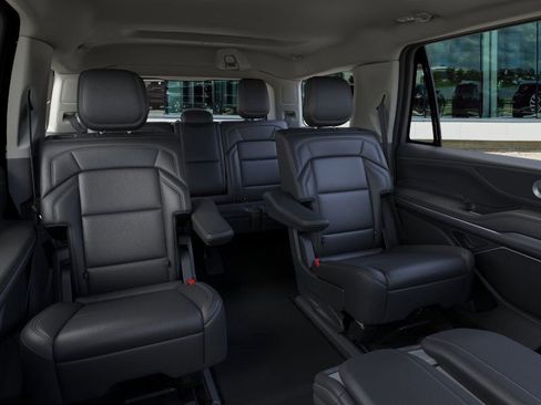 New 2026 Lincoln Navigator Premiere image 11