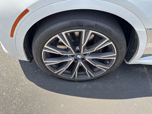 Used 2022 BMW X7 xDrive40i w/ Executive Package AWD/4WD image 13