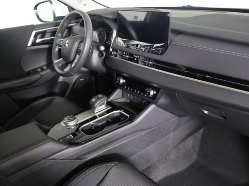 New 2026 Mitsubishi Outlander ES image 27