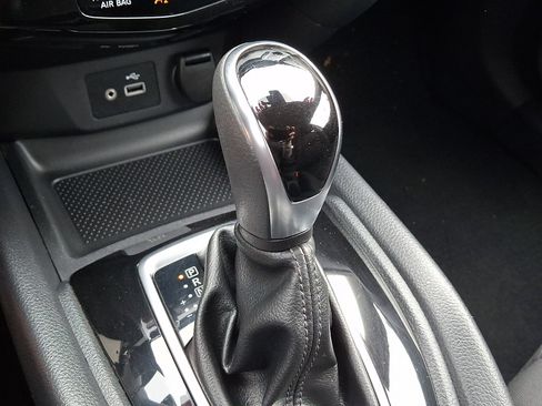 Used 2019 Nissan Rogue S AWD/4WD image 14