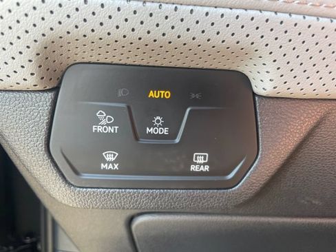 Used 2024 Volkswagen Atlas Peak Edition SE AWD/4WD image 18