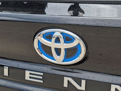 Used 2025 Toyota Sienna Limited AWD/4WD image 14