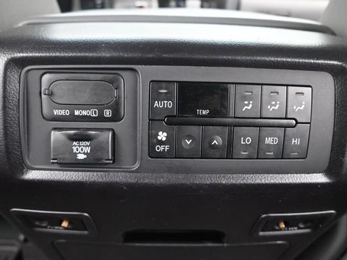 Used 2017 Toyota Sequoia Platinum AWD/4WD image 18