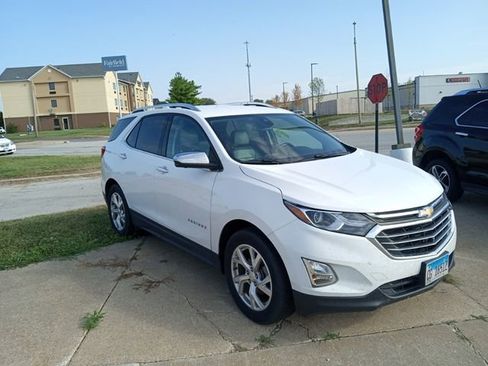 Used 2020 Chevrolet Equinox Premier image 2