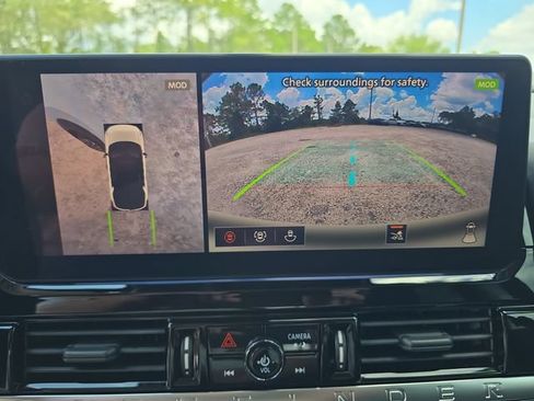 Used 2026 Nissan Pathfinder Platinum FWD image 19