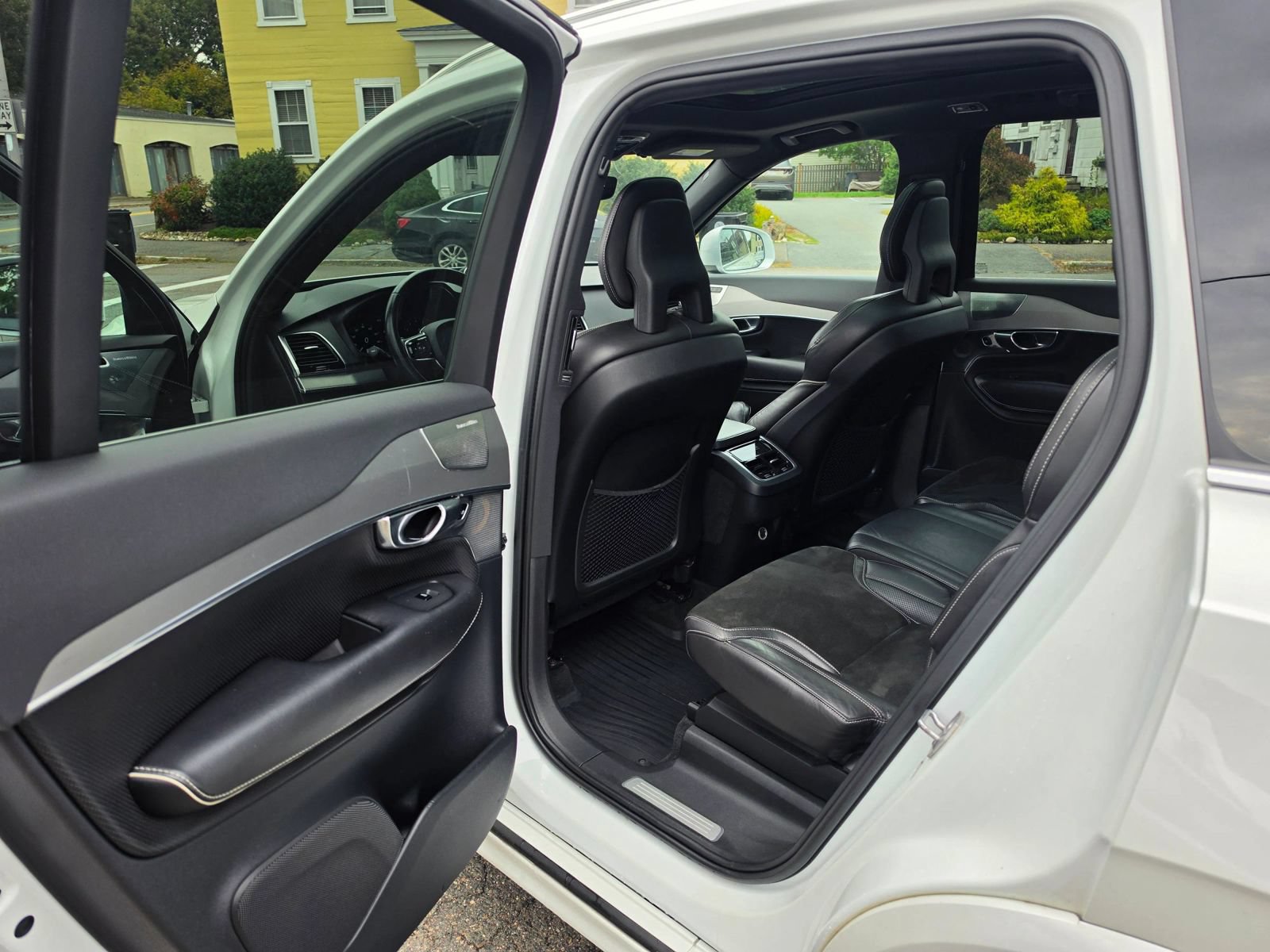 Used 2016 Volvo XC90 T6 R-Design w/ Vision Package AWD/4WD image 13