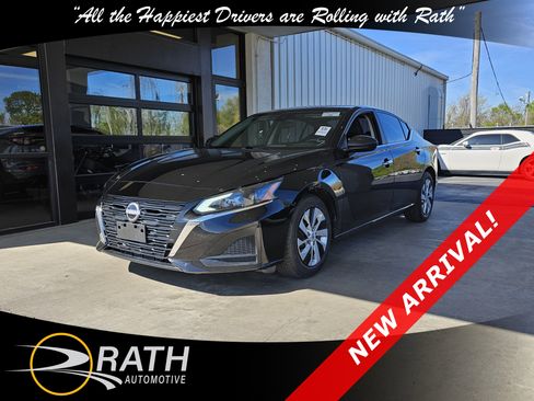 Used 2025 Nissan Altima 2.5 S FWD image 1