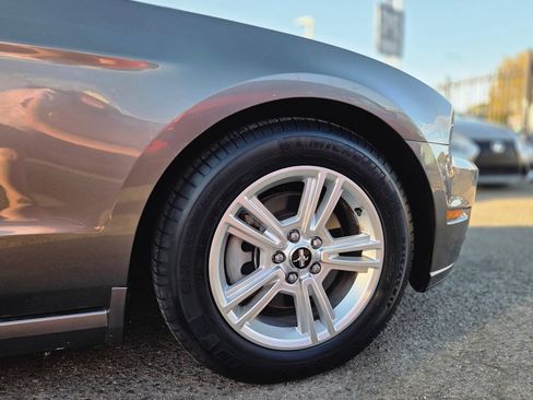 Used 2013 Ford Mustang Coupe RWD image 40