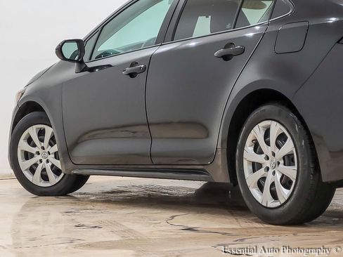 Used 2021 Toyota Corolla LE image 11