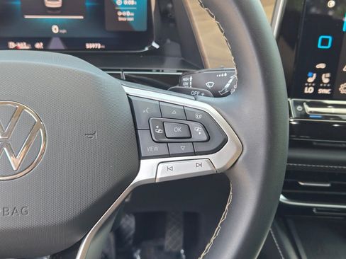 Used 2024 Volkswagen Atlas SE FWD image 33