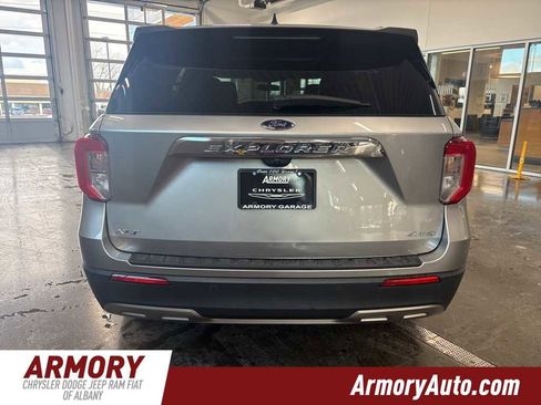 Used 2021 Ford Explorer XLT image 5